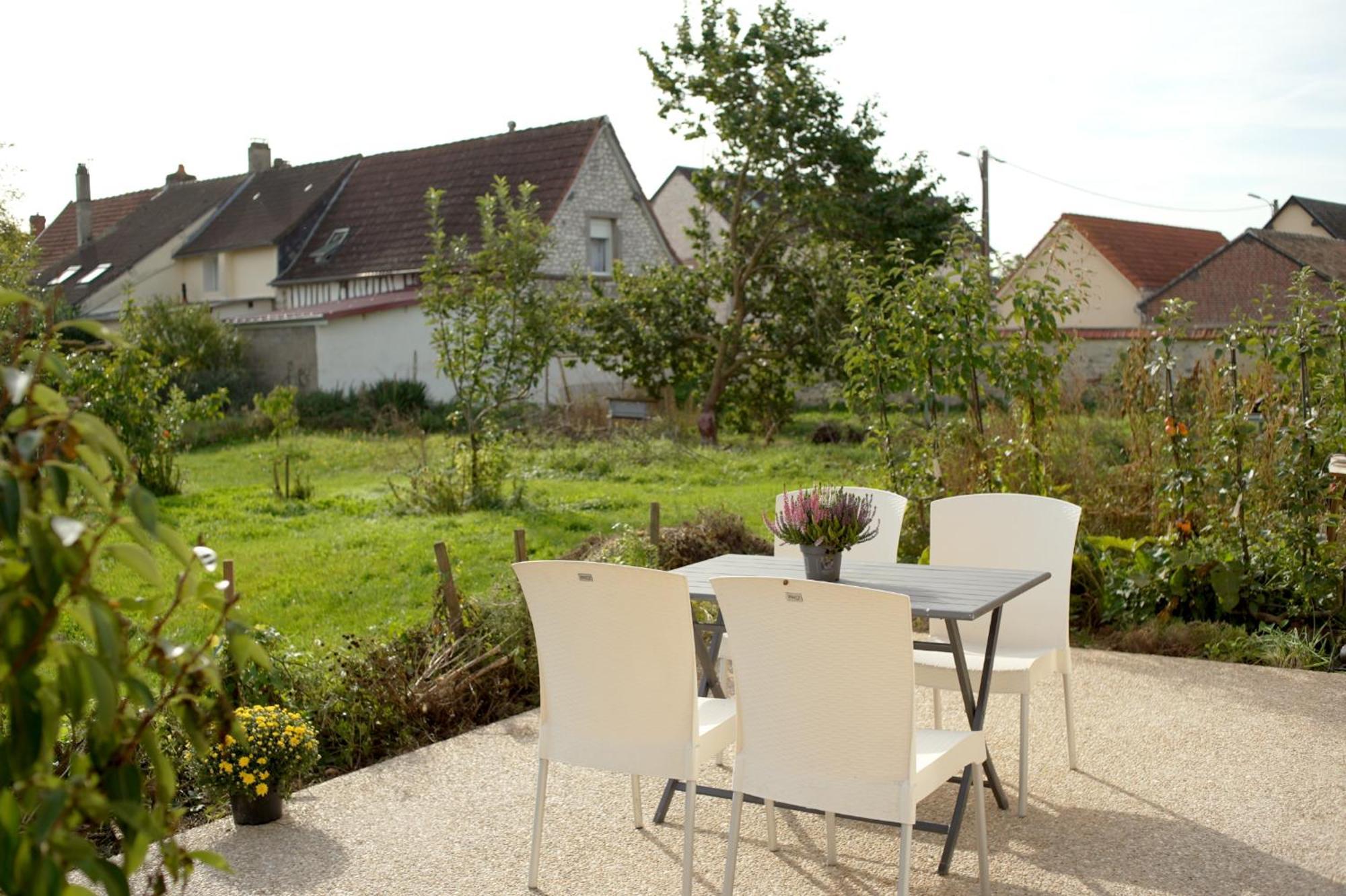 Вилла Les Jardins De Felicie Poses Экстерьер фото