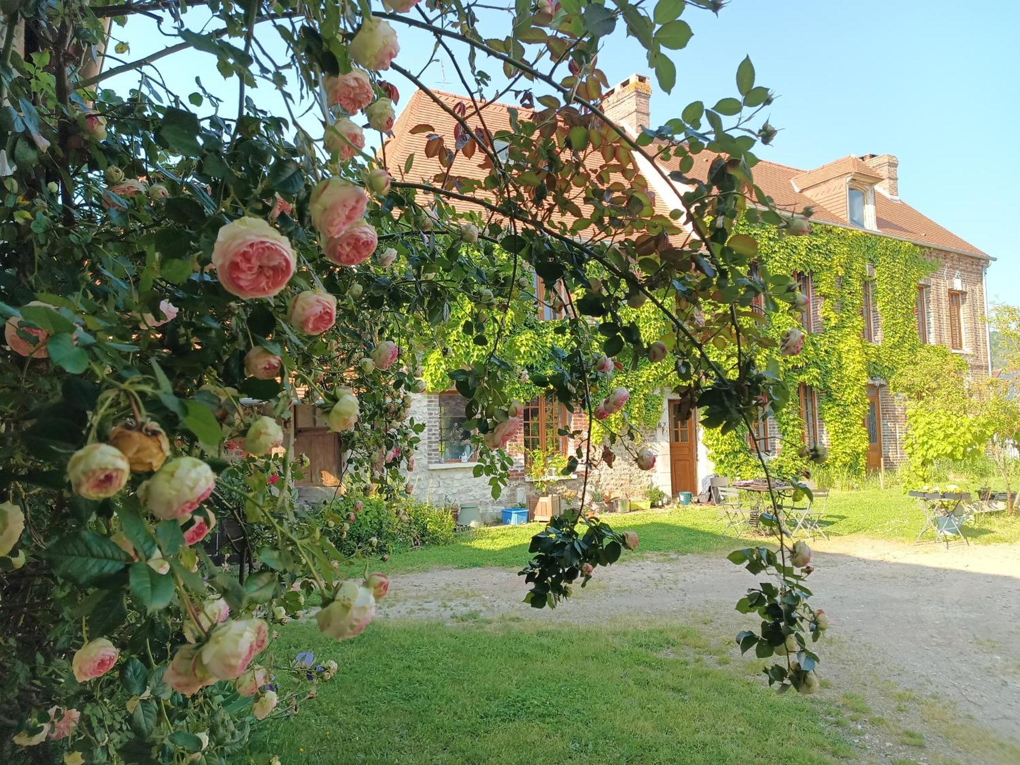 Вилла Les Jardins De Felicie Poses Экстерьер фото